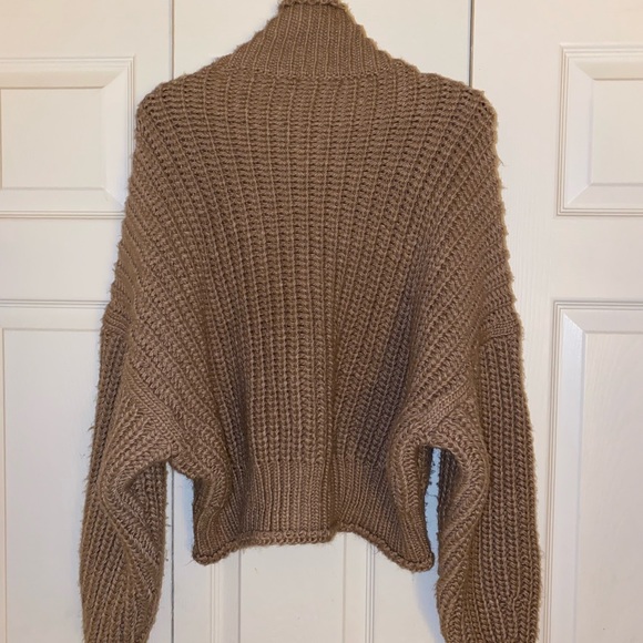 Thick Cropped Sweater - Picture 3 of 6